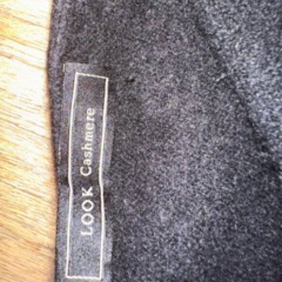 Look Cashmere Off the Shoulder Poncho - Picture 3 of 4